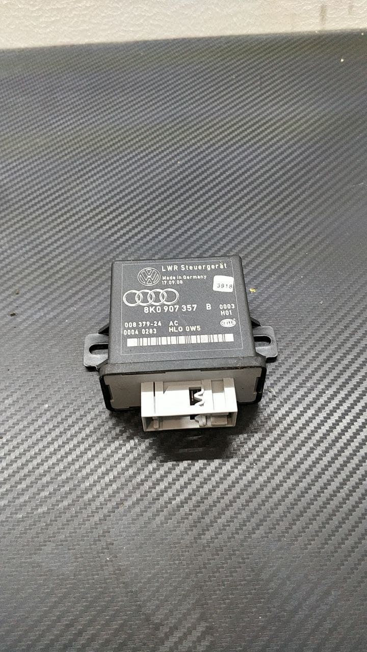 Centralina regolazione fari xenon Audi A4 8k cod 8k0907357b - F&P CRASH SRLS - Ricambi Usati