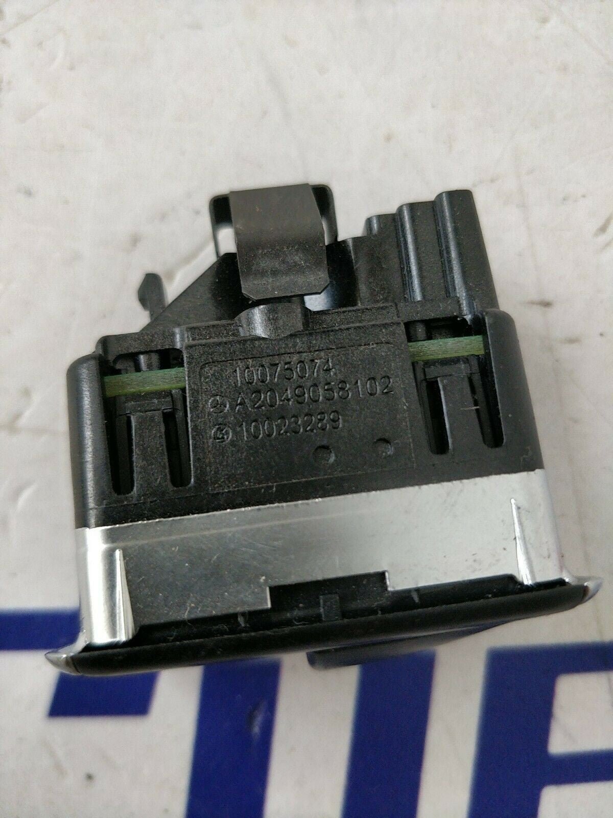 Comando Interruttore Alzavetro Mercedes Classe A/B/C/E/Ml/Gl A2049058102 - F&P CRASH SRLS - Ricambi Usati