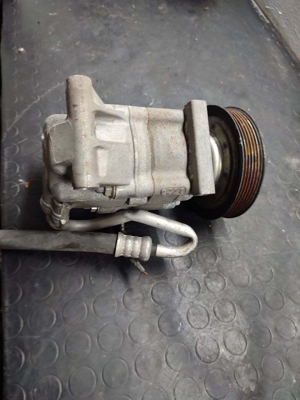 Compressore clima Mazda 2 ( 2008 ) 1.3 benzina cod 14406001 - F&P CRASH SRLS - Ricambi Usati
