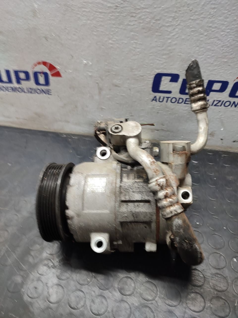 Compressore clima Volkswagen Polo ( 5n ) 2005 cod 6q0820808d - F&P CRASH SRLS - Ricambi Usati