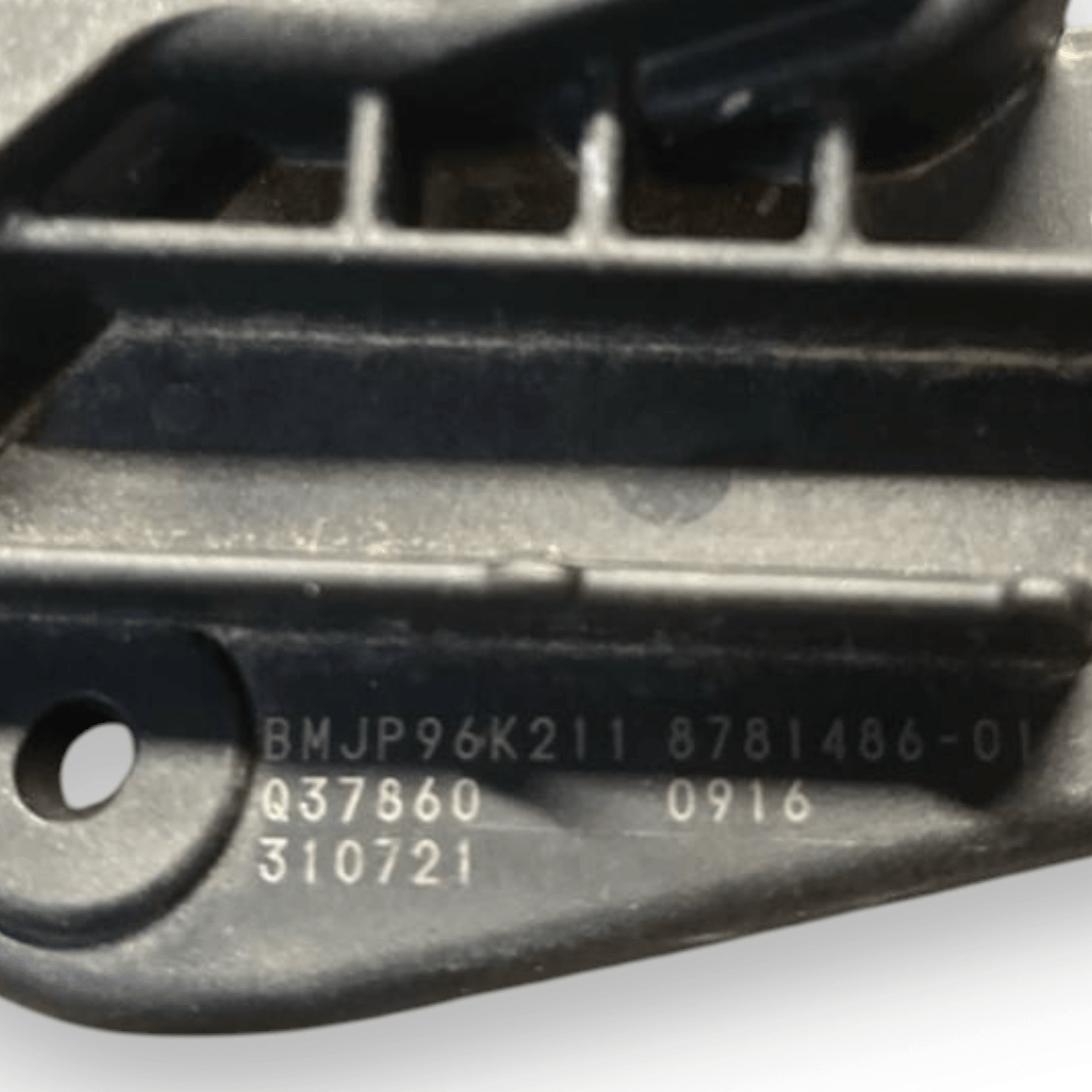 Coperchio collegamento cavo positivo batteria Bmw X3 G01 (2017 al 2024) cod: 8781486 - 01 - F&P CRASH SRLS - Ricambi Usati
