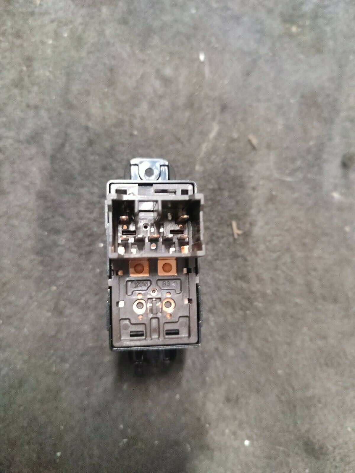 INTERRUTTORE ALZACRISTALLI ANTERIORE DESTRA HYUNDAI i20 PB 202005491 935801j000 - F&P CRASH SRLS - Ricambi Usati