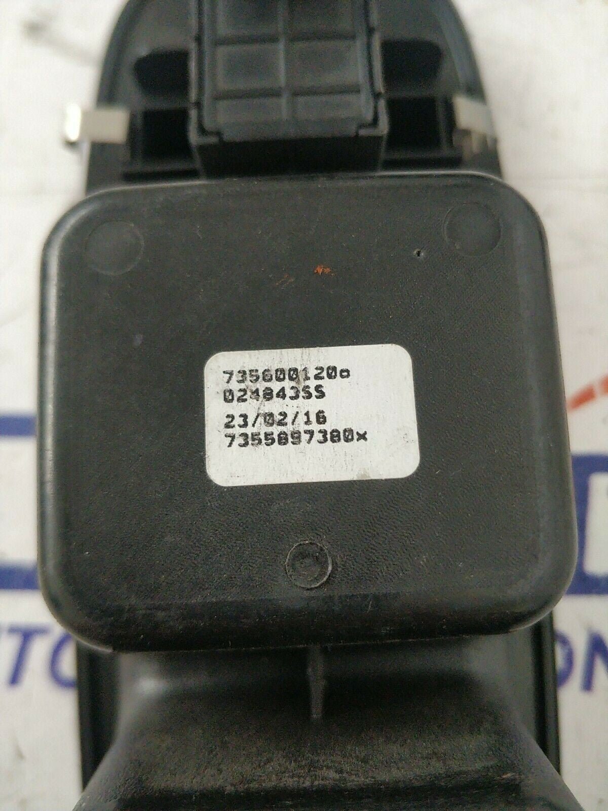 Interruttore Pulsante Alzavetro Anteriore Dx Fiat 500L 735600120 - 7355897380 - F&P CRASH SRLS - Ricambi Usati