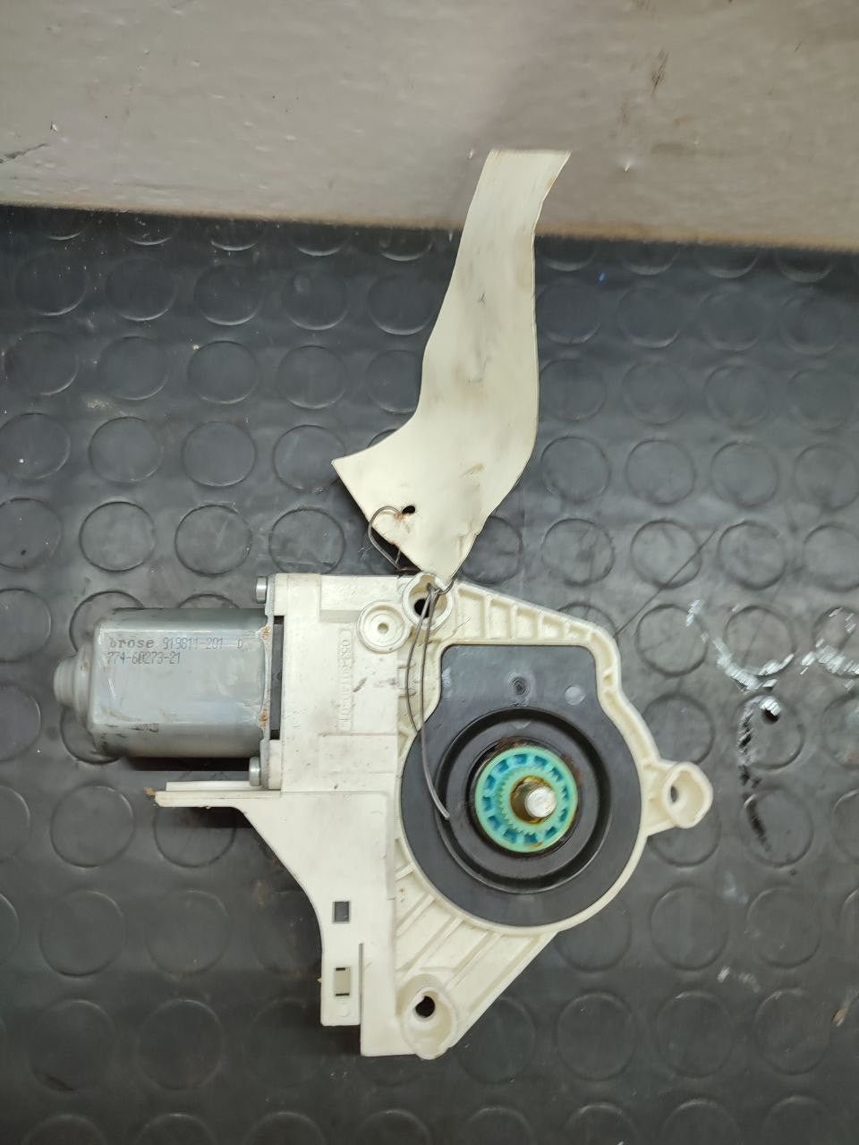 Motorino Alzacristallo posteriore destro AUDI A3 (8P) 2.0 TDI - F&P CRASH SRLS - Ricambi Usati