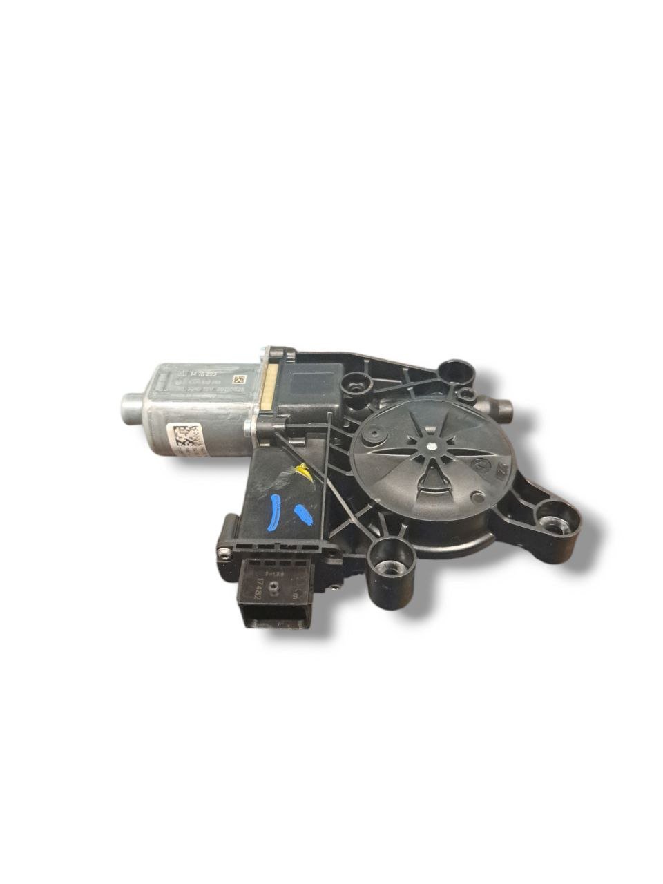 Motorino Alzavetro anteriore sinistro Alfa Romeo Stelvio (2016>) COD:0130822069 - F&P CRASH SRLS - Ricambi Usati