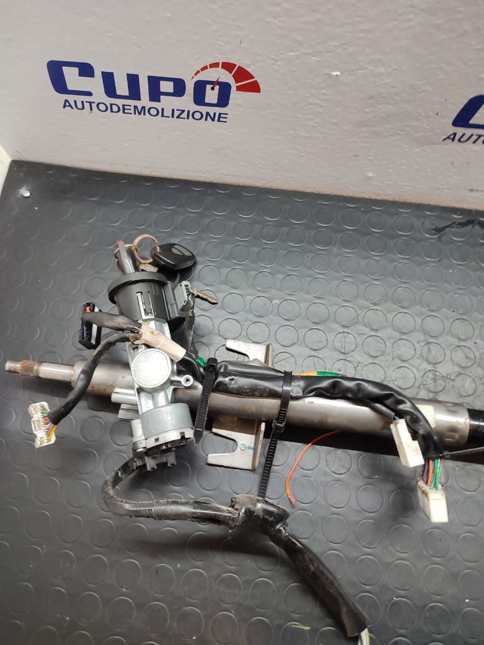 Piantone Dello Sterzo SUZUKI JIMNY 1.5 (2006) - F&P CRASH SRLS - Ricambi Usati