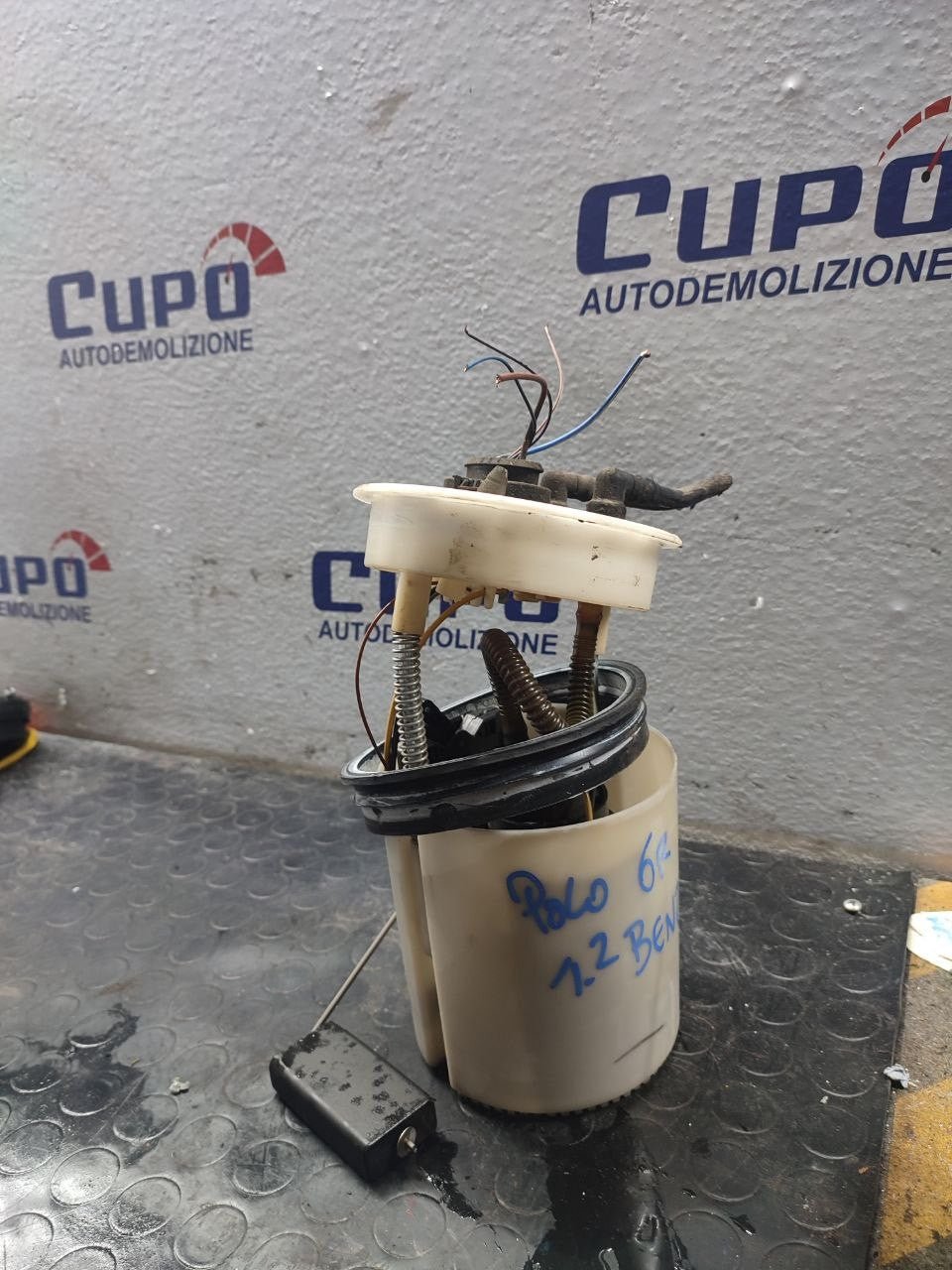 Pompa carburante galleggiante serbatoio Volkswagen Polo ( 6r ) 1.2 benzina cod 6r091905 - F&P CRASH SRLS - Ricambi Usati