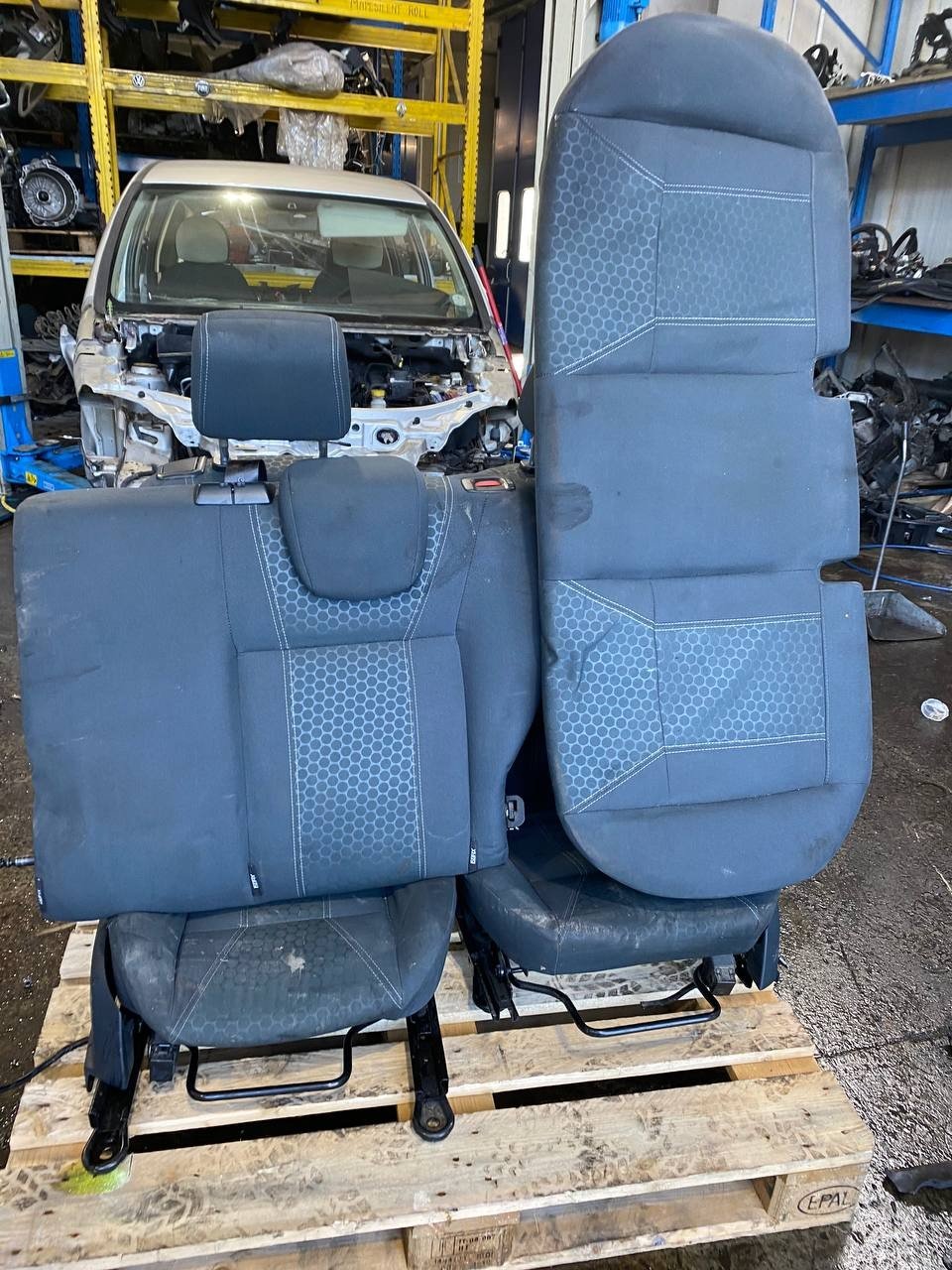 Tappezzeria completa ford focus (2009) - F&P CRASH SRLS - Ricambi Usati